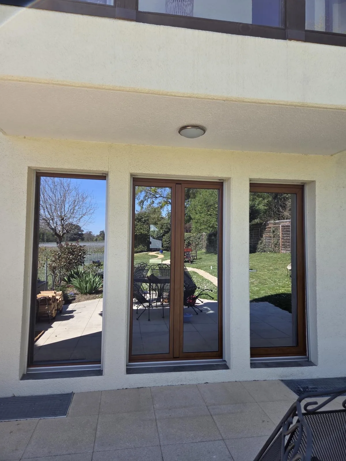 Fenêtres en PVC modernes dans une maison